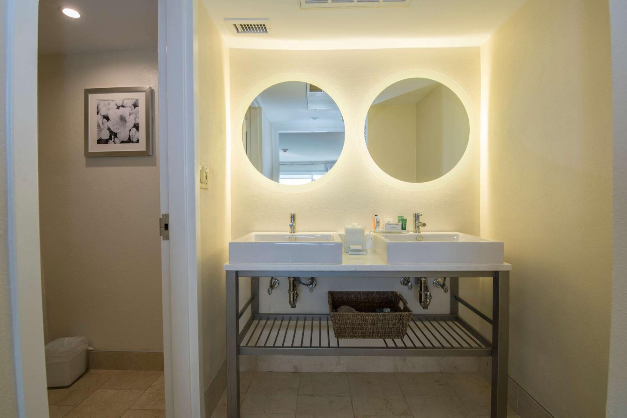One-Bedroom King Suite with Parlor and River View