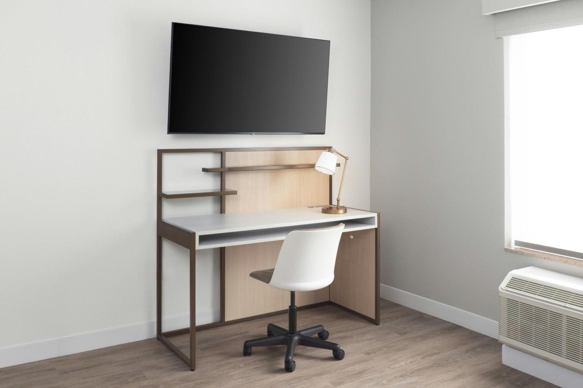 1 Bedroom Suite 1 Queen Sofa bed,1689834693:JPEG